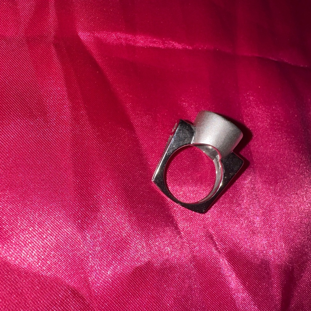Beautiful Ring - Picture 7 of 8